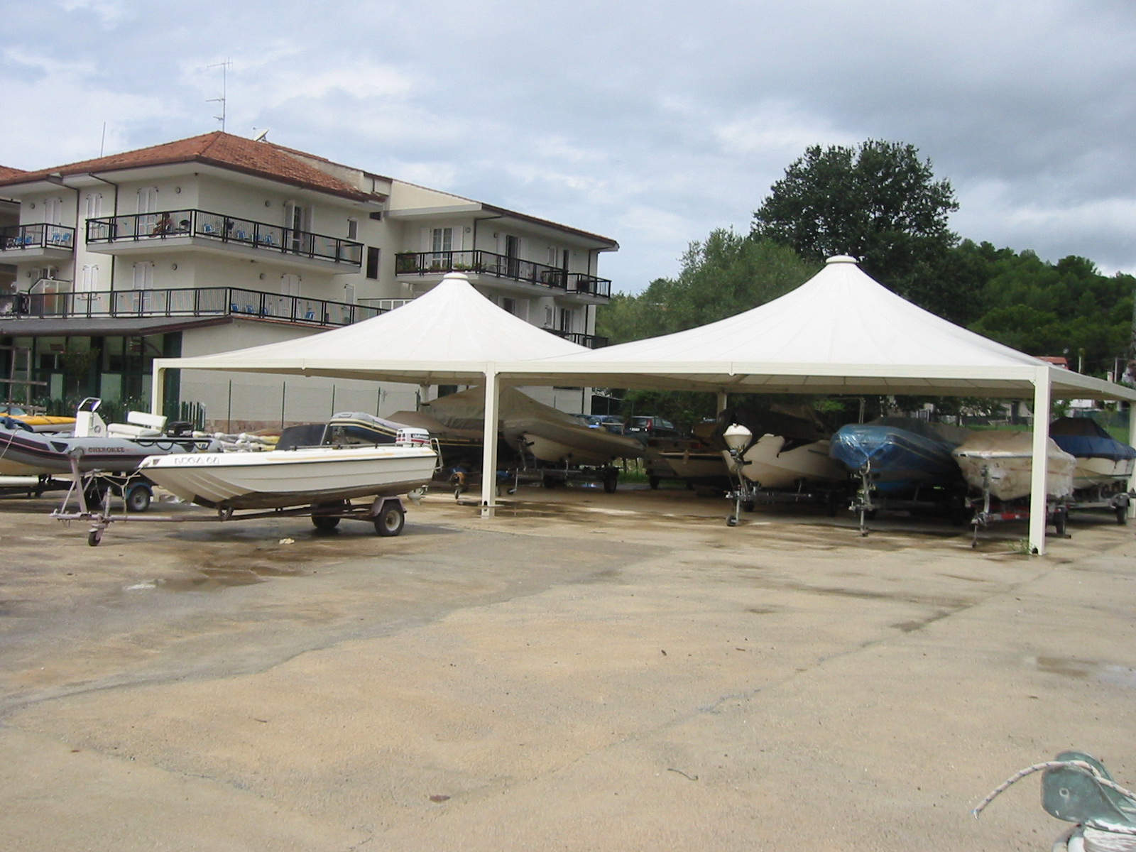 Gazebo maxi Firenze: stoccaggio merci, copertura veicoli - DF Coperture