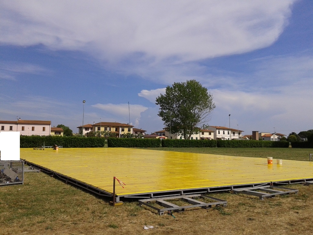 Noleggio pedana in legno per gazebo